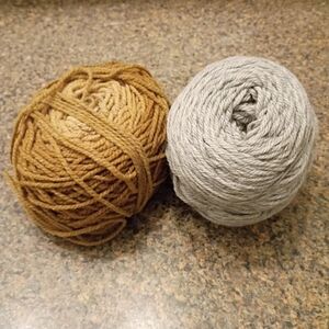 Source Unknown Brown and Gray Yarn Set
